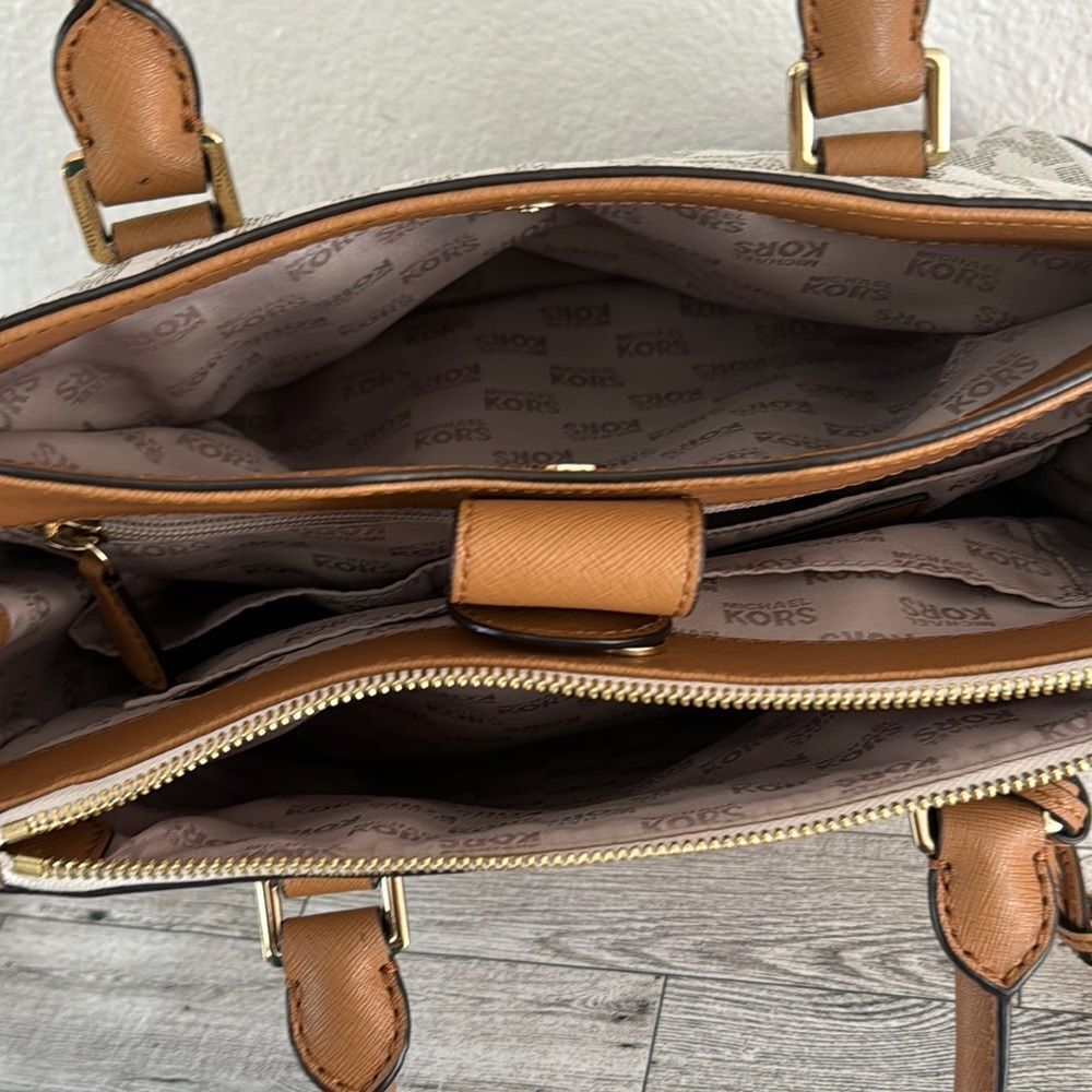 Michael Kors Cream and Tan Signature Satchel - Picture 14 of 17